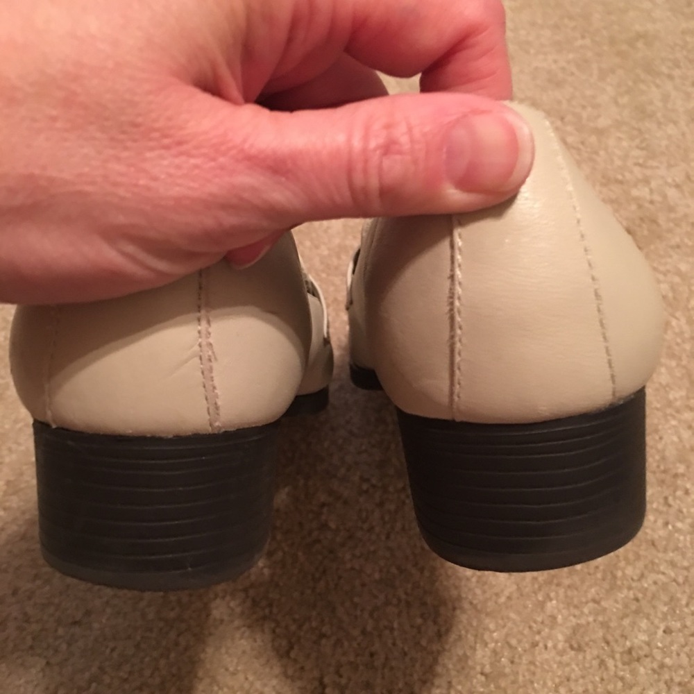 Cream colored loafers - Picture 3 of 4